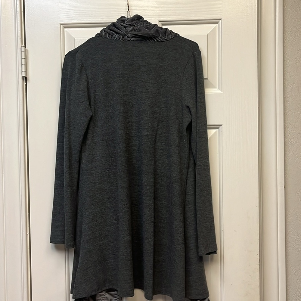 Women’s Gray Ruffled Front Cardigan - Picture 6 of 12